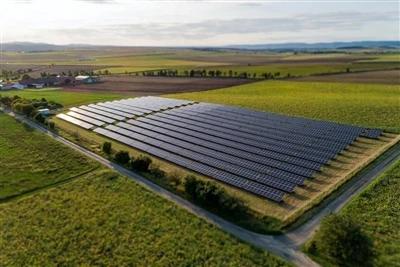 Zagrljaj Sunca: Putovanje u tehnologiju solarne energije